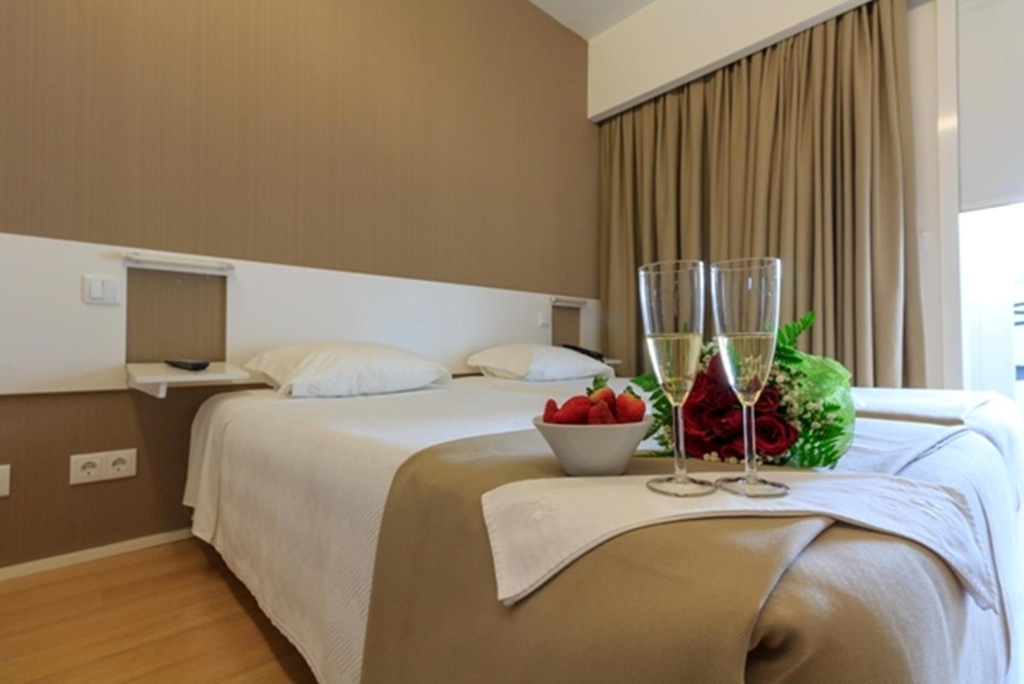 Single Room,690499536:JPEG